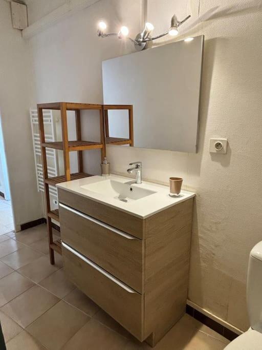 Maison De Ville Proche Mer, En Camargue Sur Le Chemin De Saint Jacques De Compostelle, Clim Reversible Вовер Екстериор снимка